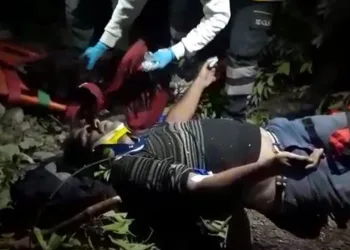 Antalya’da odun kesen adama kaya parçası çarptı