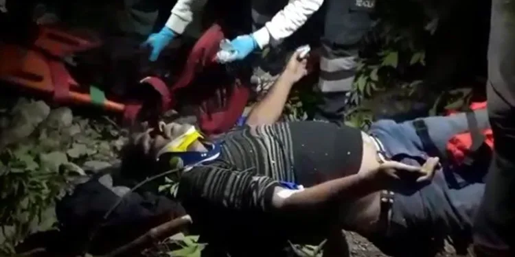 Antalya’da odun kesen adama kaya parçası çarptı