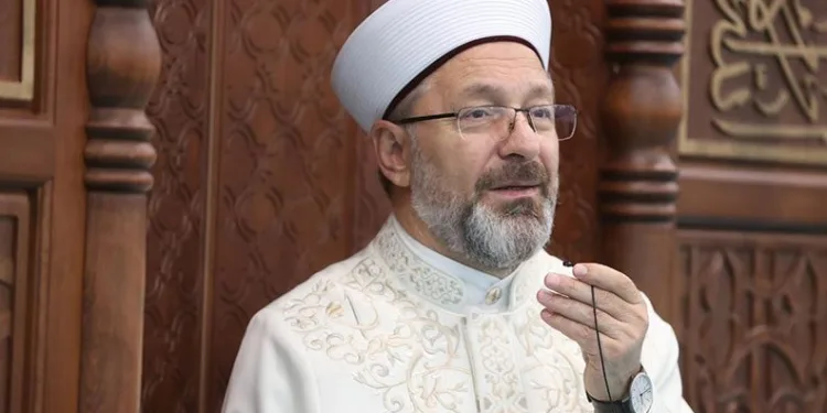 Prof. Dr. Ali Erbaş Fransa’da gurbetçilerle bir araya geldi