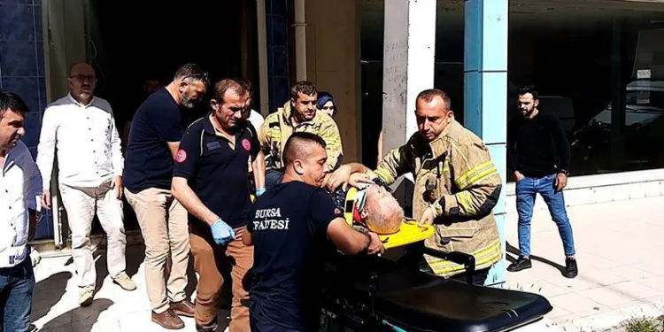 Bursa’da yük asansörü düştü; 1 ağır yaralı