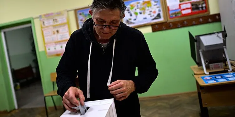 Bulgaristan’da halk genel seçim için sandık başında