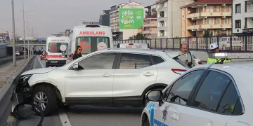 Kocaeli’de polis ekip otosu zincirleme kazaya karıştı: 3 yaralı