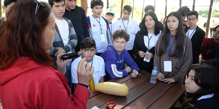 Lise öğrencileri tarım hakkında bilgi aldı