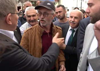 Davutoğlu sokakta vatandaşla tartıştı