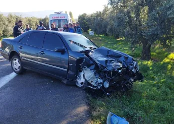Bursa’da otomobil ilaç tankerine çarptı: 3 yaralı