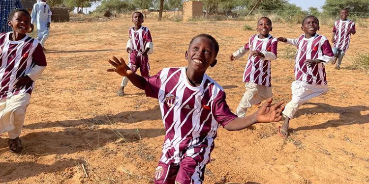 İnegölspor’dan Sudanlı çocuklara jest