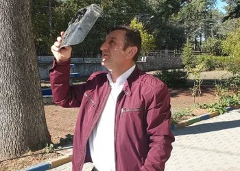 Bursa’da güneş tutulmasını kaynak gözlüğüyle izledi