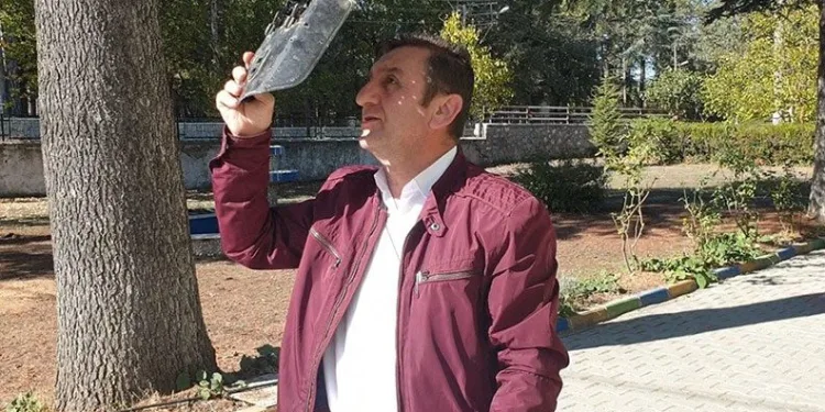 Bursa’da güneş tutulmasını kaynak gözlüğüyle izledi