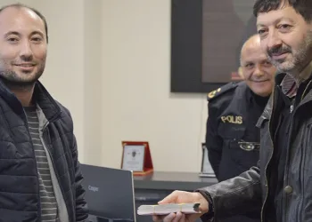 Kütahya’da bulduğu 28 bin TL’yi sahibine teslim etti