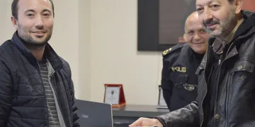 Kütahya’da bulduğu 28 bin TL’yi sahibine teslim etti