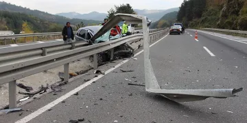 Bolu’da aşırı hız kaza getirdi: 4 yaralı