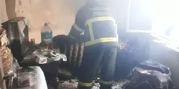 Zonguldak’ta ailesiyle birlikte yaşadığı evi yaktı
