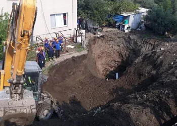 Define ararken kazdıkları tünel çöktü