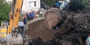 Define ararken kazdıkları tünel çöktü