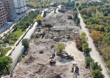 Bursa’da molozların altında kalmaktan kıl payı kurtuldu