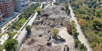 Bursa’da molozların altında kalmaktan kıl payı kurtuldu