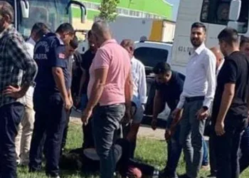 Boşanmak isteyen karısını 6 yerinden bıçakladı