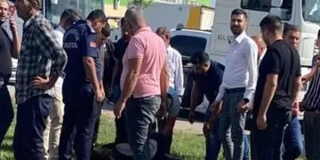 Boşanmak isteyen karısını 6 yerinden bıçakladı