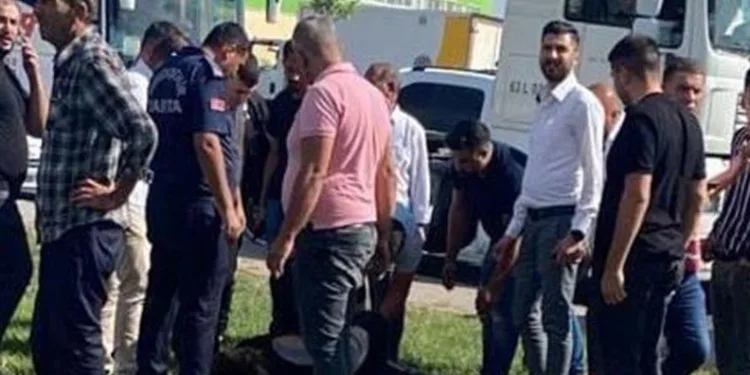 Boşanmak isteyen karısını 6 yerinden bıçakladı
