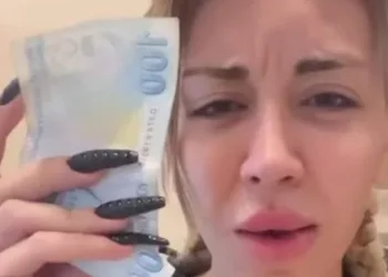 Türk lirasını klozete atmıştı! Karar verildi