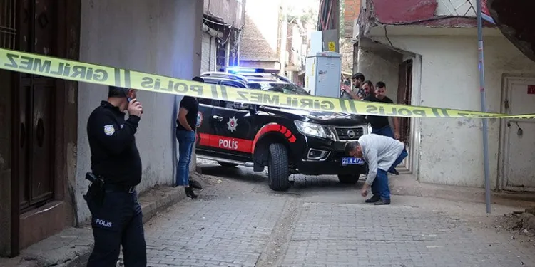 Sokakta oynayan çocuk kurşunların hedefi oldu