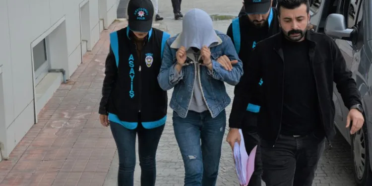 Ölen bebeğini çatıda saklayıp sonrasında tarlaya gömmüş