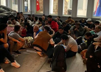 Otelde 66 düzensiz göçmen yakalandı