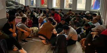 Otelde 66 düzensiz göçmen yakalandı