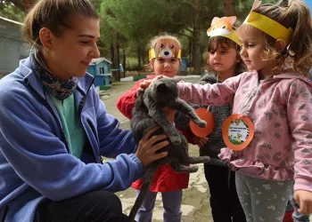Miniklerden can dostlara ziyaret