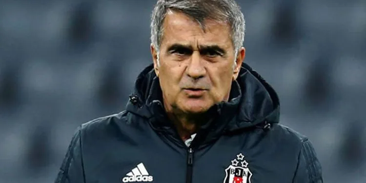 Şenol Güneş çiçeklerle karşılandı