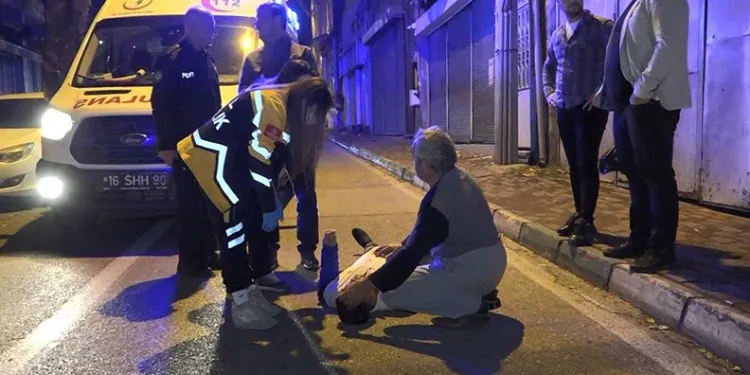 Bursa’da sokak ortasında babasını darp etti