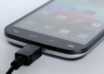 Akıllı telefonlara tek tip şarj girişi geliyor