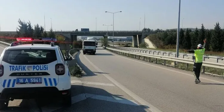 Bursa’da dron destekli trafik uygulamaları sürüyor