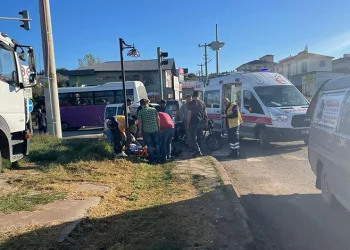 Sakarya’da motosiklet ile panelvan tipi araç çarpıştı