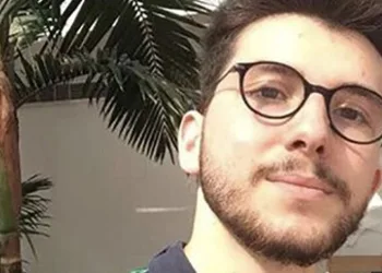 Otomobile çarpan motosikletli hayatını kaybetti