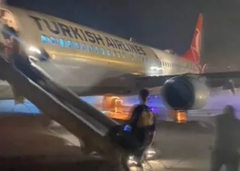 THY uçağının inişte lastiği patladı