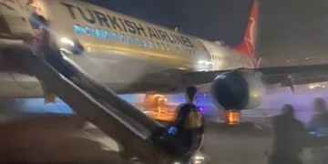 THY uçağının inişte lastiği patladı