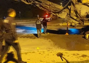 Asfalt çalışması yapan İBB işçilerine silahlı saldırı