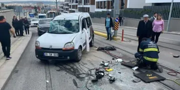 Eskişehir’de otobüsle hafif ticari araç çarpıştı: 1 ölü, 2 yaralı