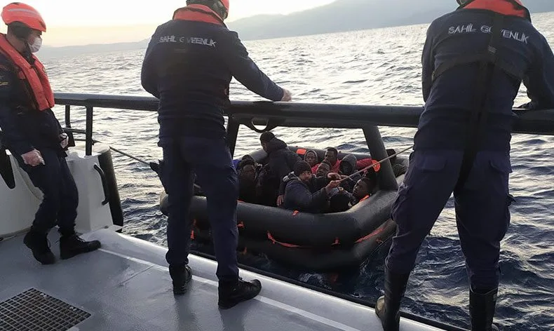 35 düzensiz göçmen kurtarıldı