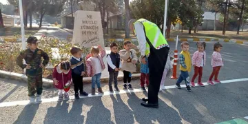 ‘Minik trafik dedektifleri’ hata yapanları affetmeyecek