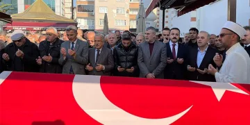 Hayatını kaybeden işçi toprağa verildi