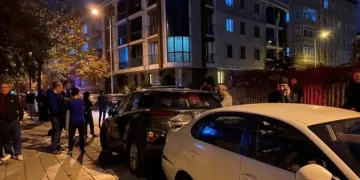 Polis’ten kaçtı, otomobillere çarptı
