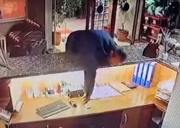 Bursa’da zıplayarak telefon çaldı