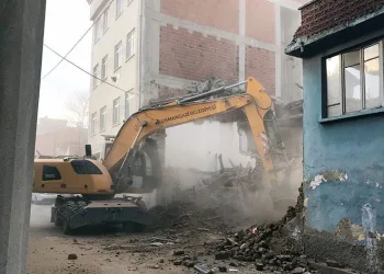 Osmangazi’de 86 metruk bina yıkıldı