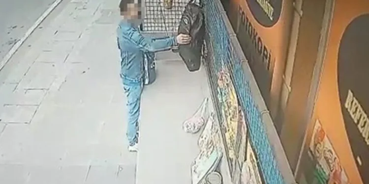 Önce inceledi daha sonra çalıp götürdü