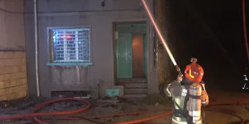 Bursa’da 3 katlı müstakil ev alev alev yandı
