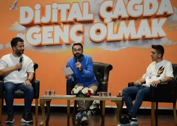 Fenomenler Yıldırımlı gençlerle buluştu