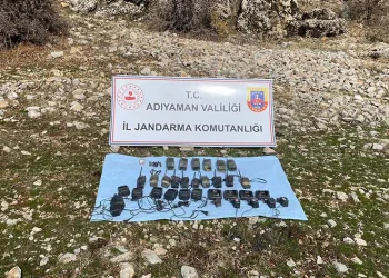 PKK’ya ait toprağa gömülü telsizler ele geçirildi