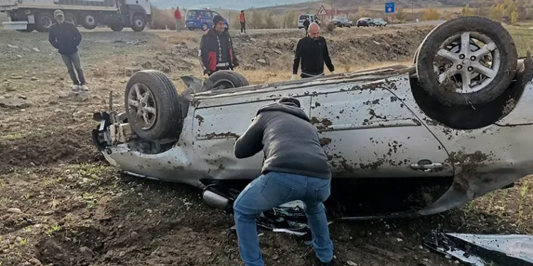 Elazığ’da otomobil takla attı